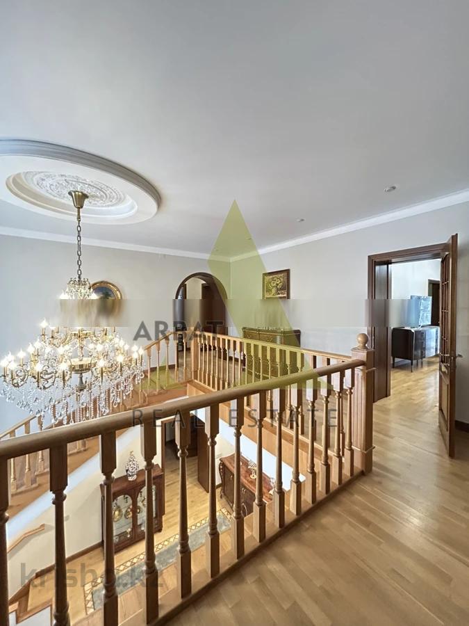 Фото Отдельный дом, 9 комн, 500м²