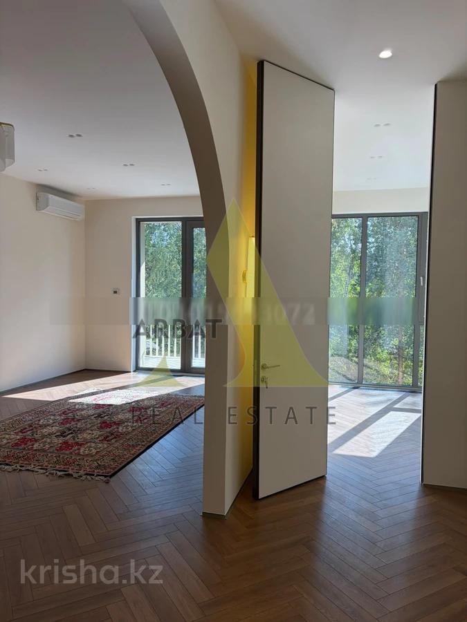 Фото Квартира, 3 комн, 100 м², 2/3 эт.