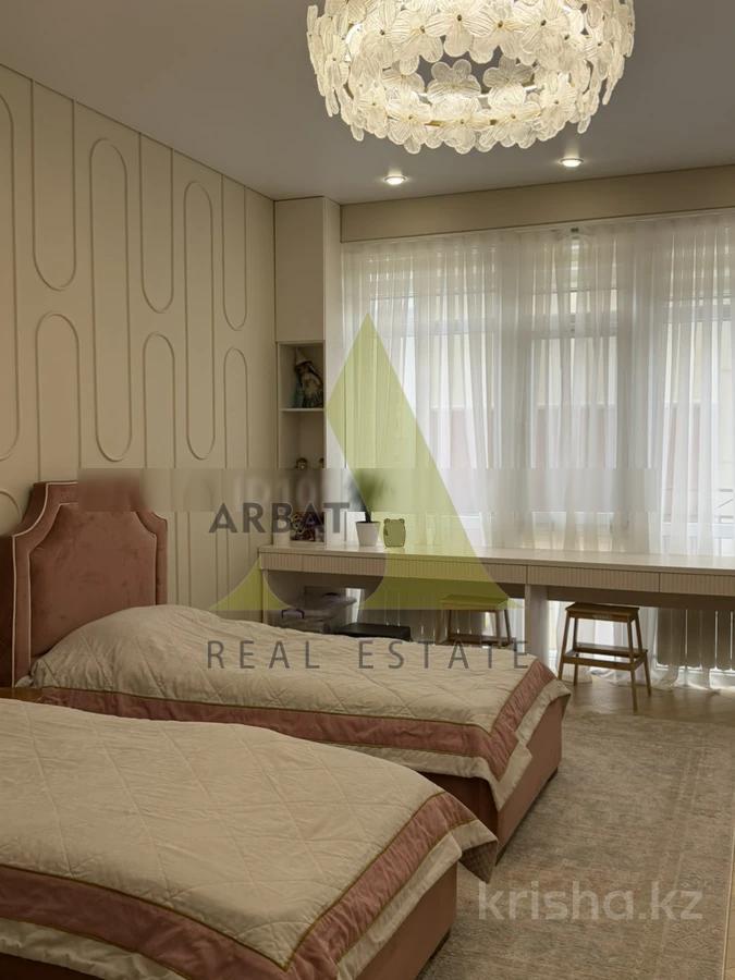 Фото Квартира, 5 комн, 210 м², 2/6 эт., 2013 г.п.
