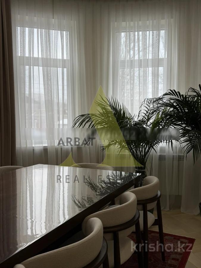 Фото Квартира, 5 комн, 210 м², 2/6 эт., 2013 г.п.