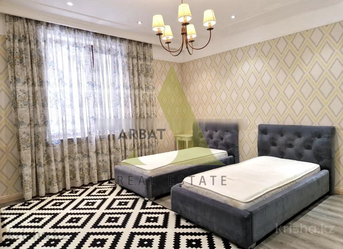 Фото Квартира, 4 комн, 210 м², 1/6 эт.