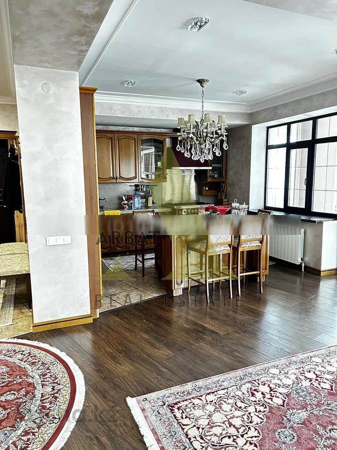 Фото Квартира, 7 комн, 450 м², 3/4 эт.