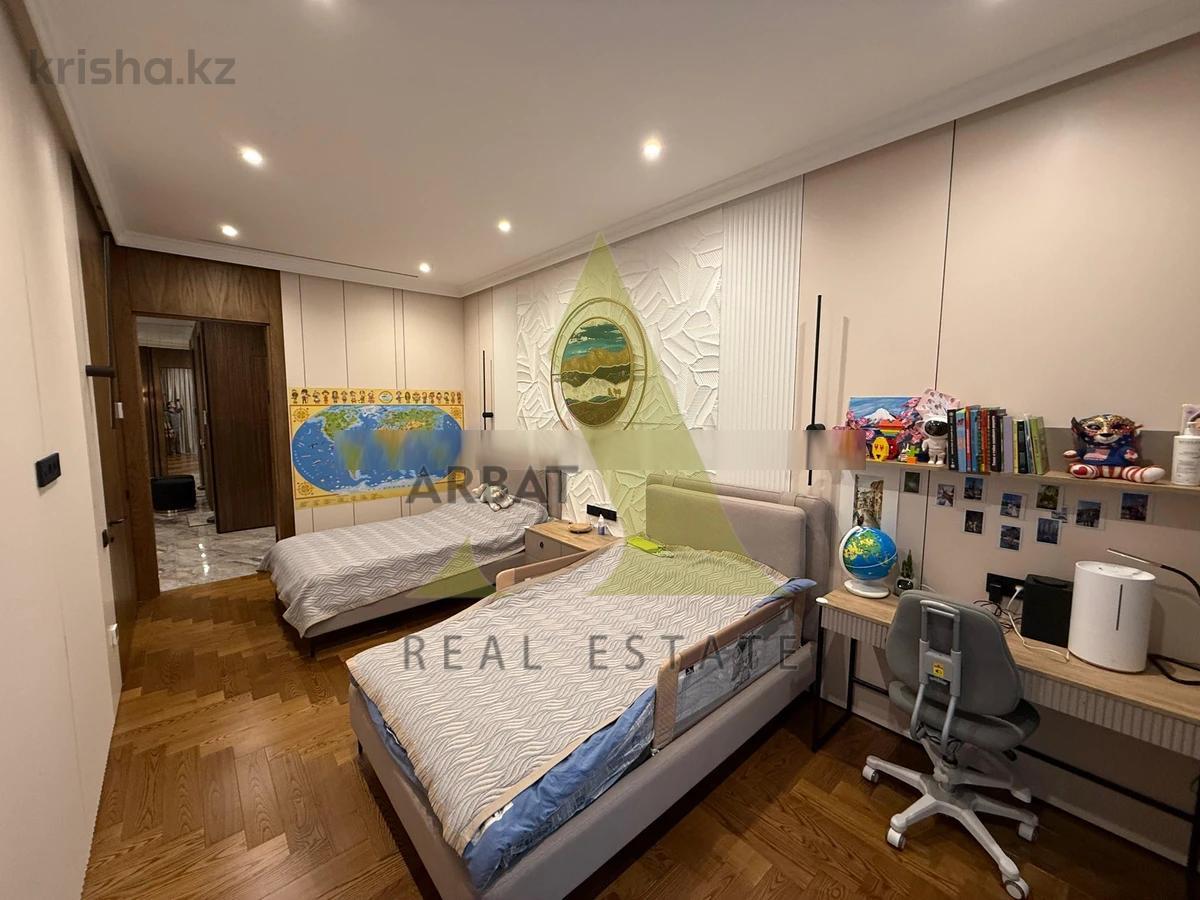 Фото Квартира, 3 комн, 165 м², 1/3 эт., 2019 г.п.