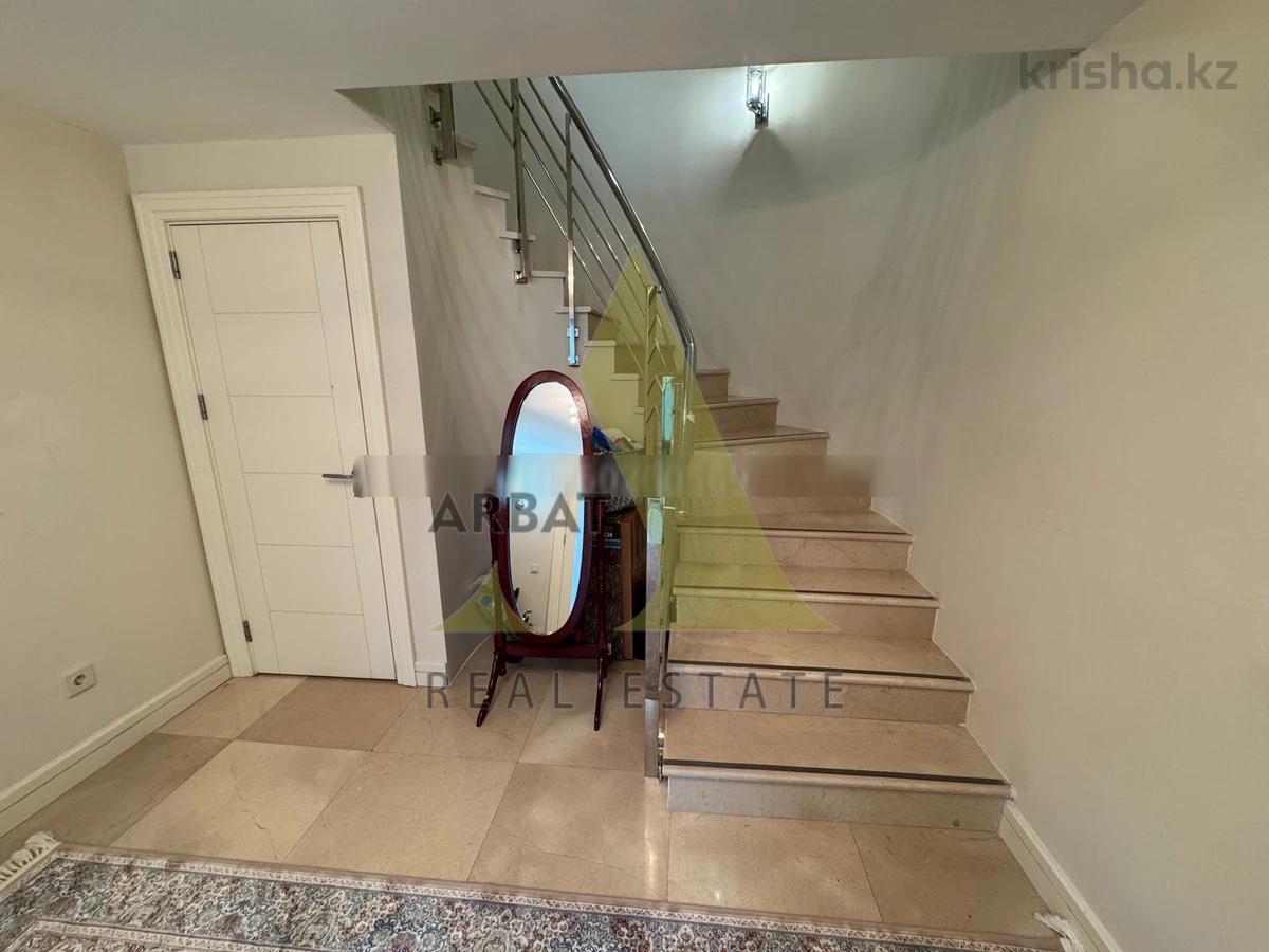 Фото Квартира, 5 комн, 220 м², 2 эт.
