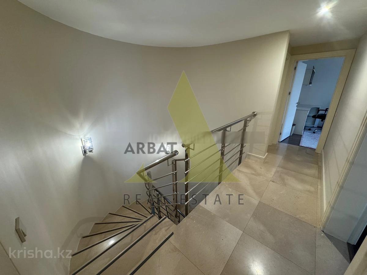 Фото Квартира, 5 комн, 220 м², 2 эт.