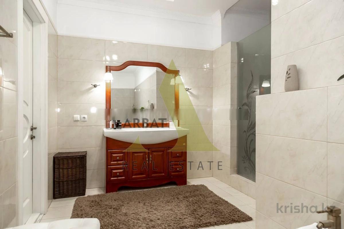 Фото Квартира, 8 комн, 433 м², 3/4 эт., 2011 г.п.