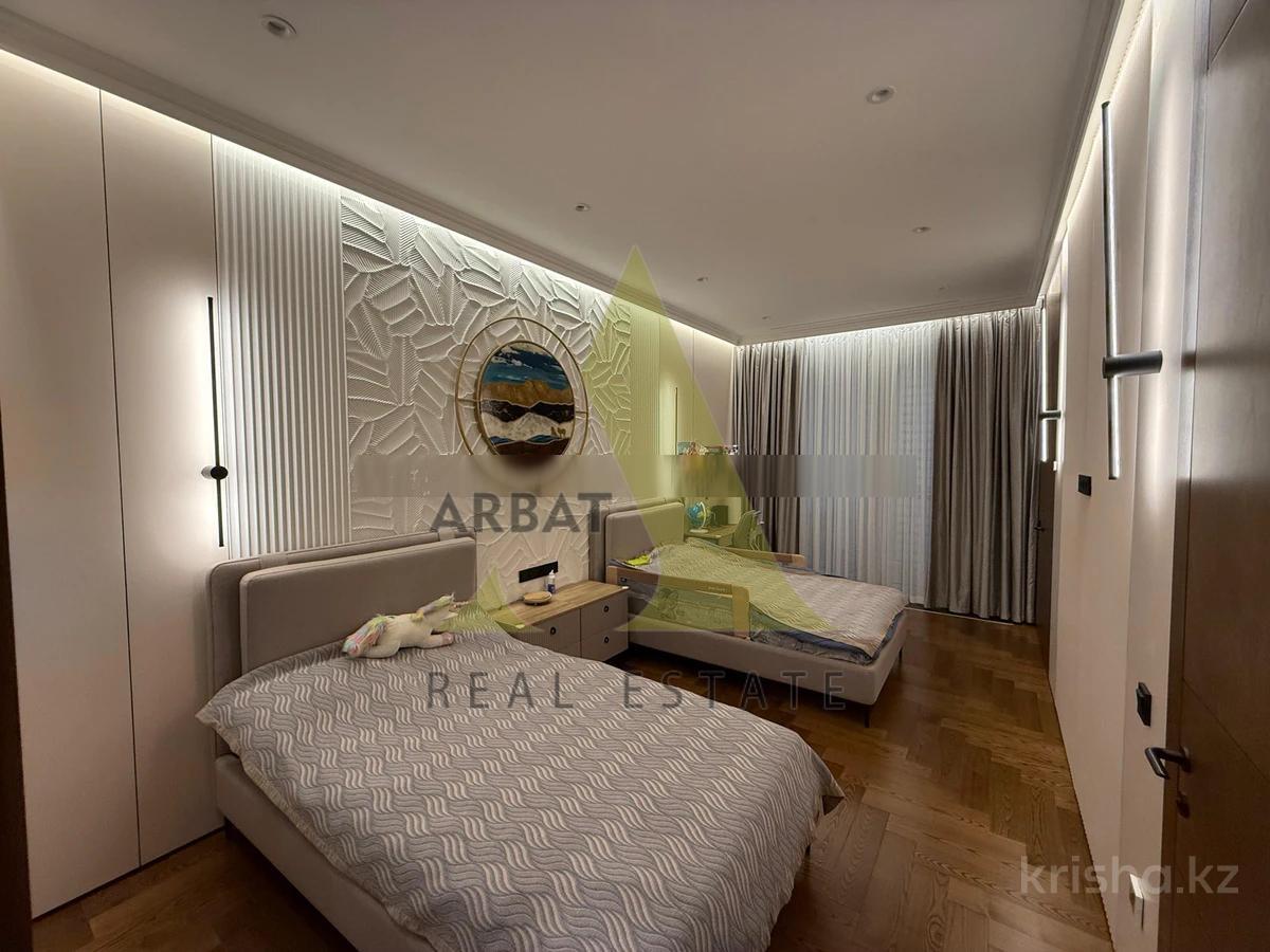 Фото Квартира, 3 комн, 165 м², 1/3 эт., 2019 г.п.