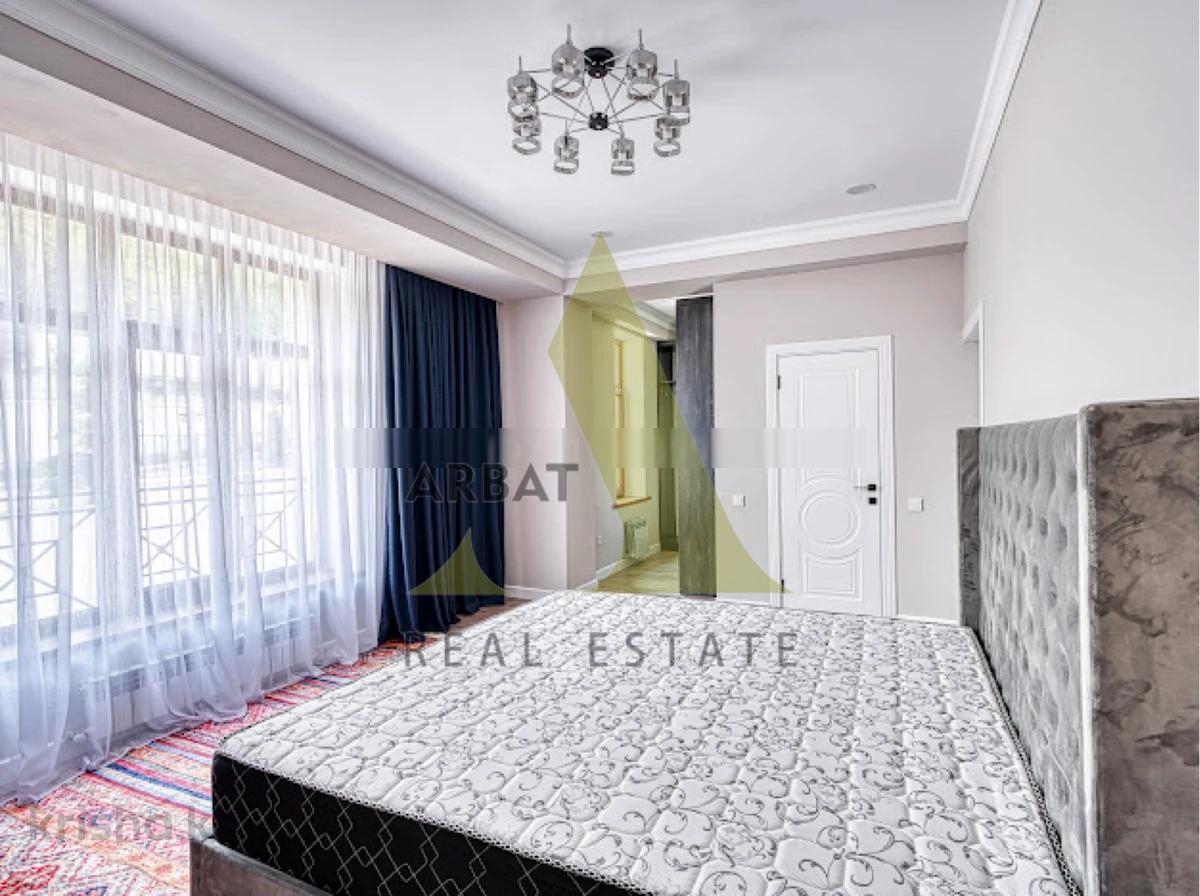 Фото Квартира, 4 комн, 190 м², 1 эт.