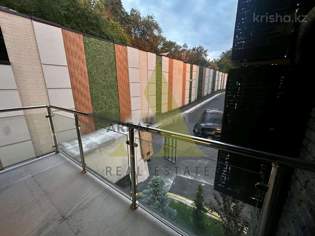 Фото Квартира, 3 комн, 111 м², 2/3 эт.