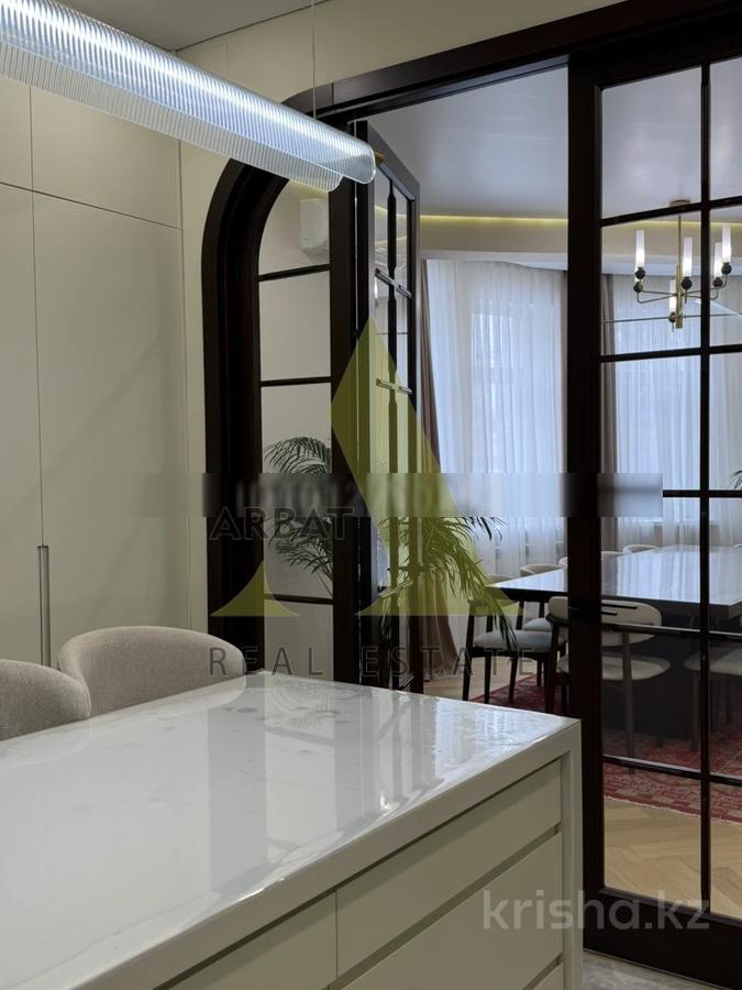 Фото Квартира, 5 комн, 210 м², 2/6 эт., 2013 г.п.