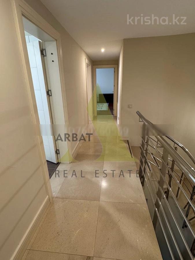 Фото Квартира, 5 комн, 220 м², 2 эт.