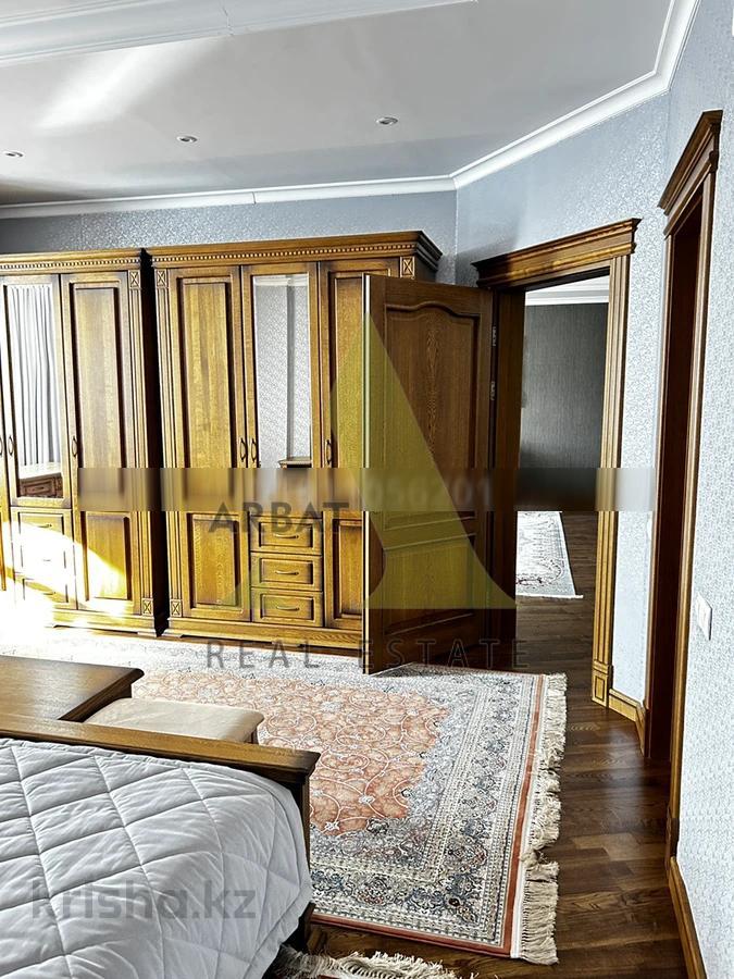 Фото Квартира, 7 комн, 450 м², 3/4 эт.