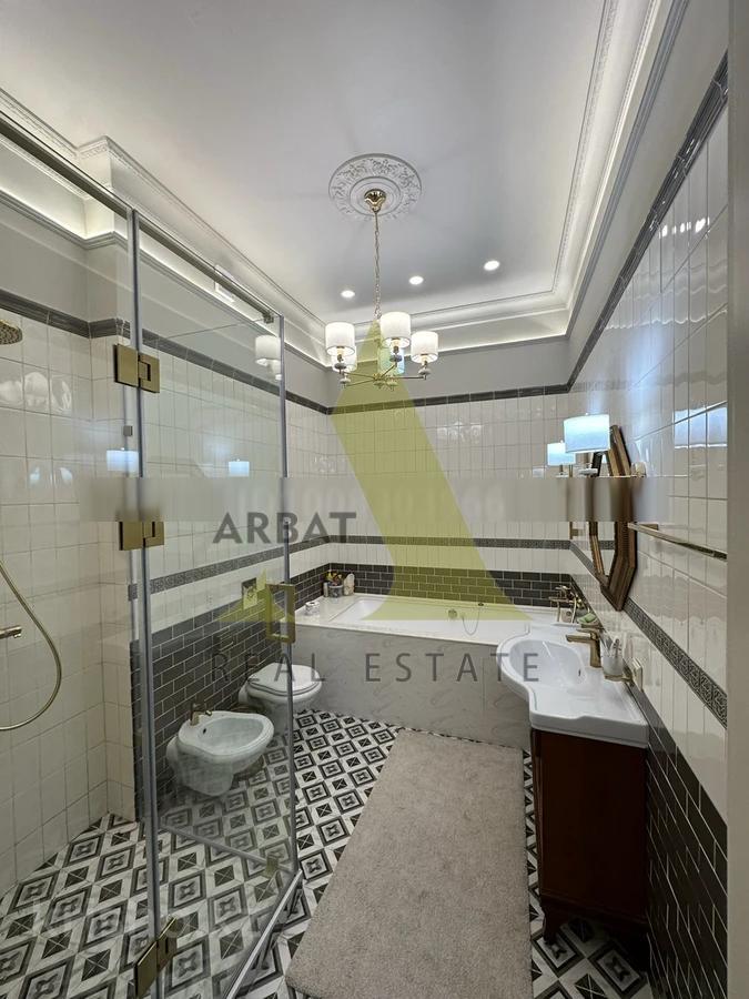 Фото Квартира, 5 комн, 230 м², 1/2 эт., 2010 г.п.