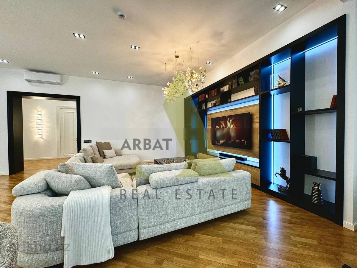 Фото Квартира, 4 комн, 210 м², 2/3 эт., 2020 г.п.