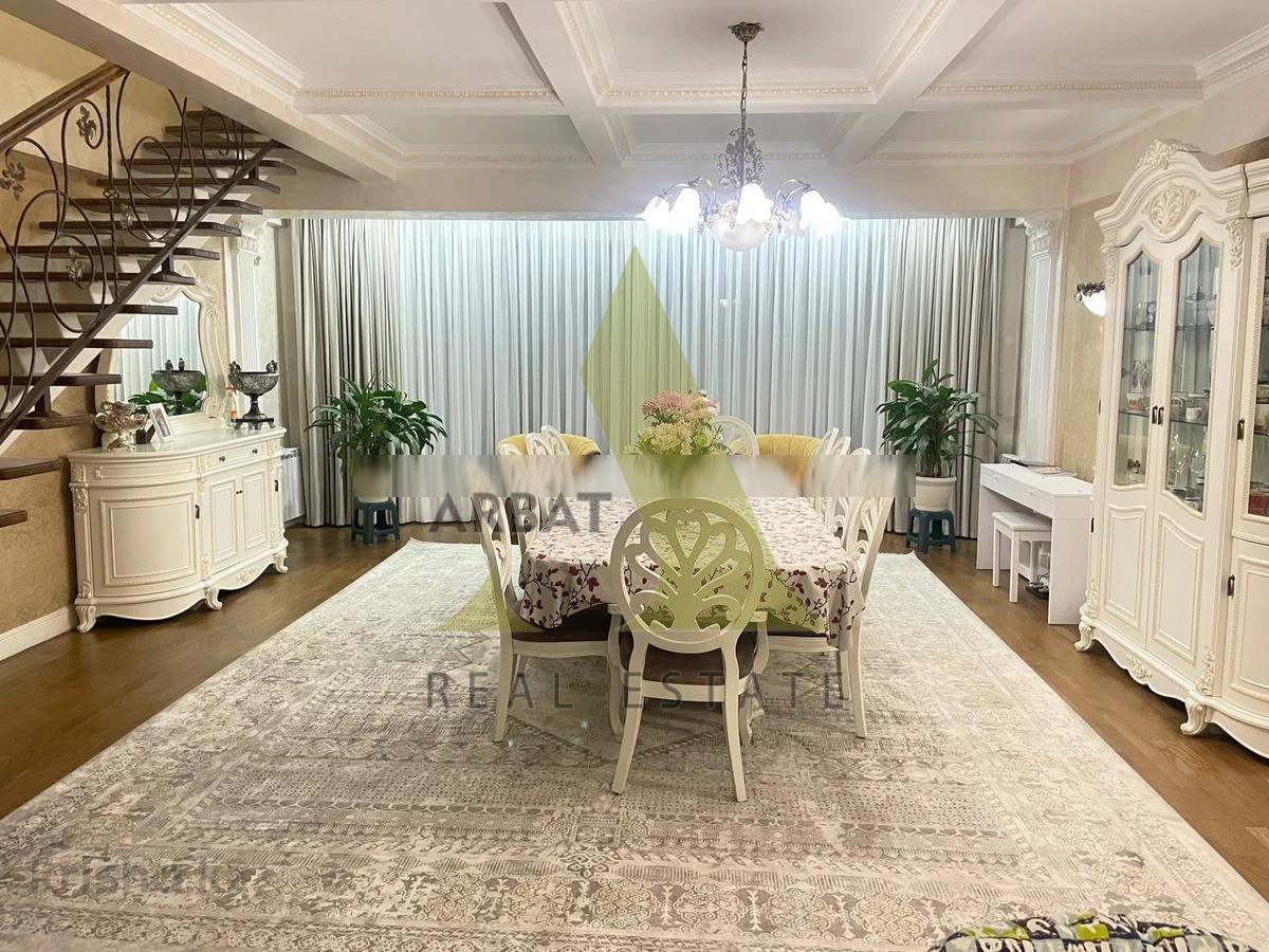 Фото Квартира, 8 комн, 433 м², 3/4 эт., 2011 г.п.