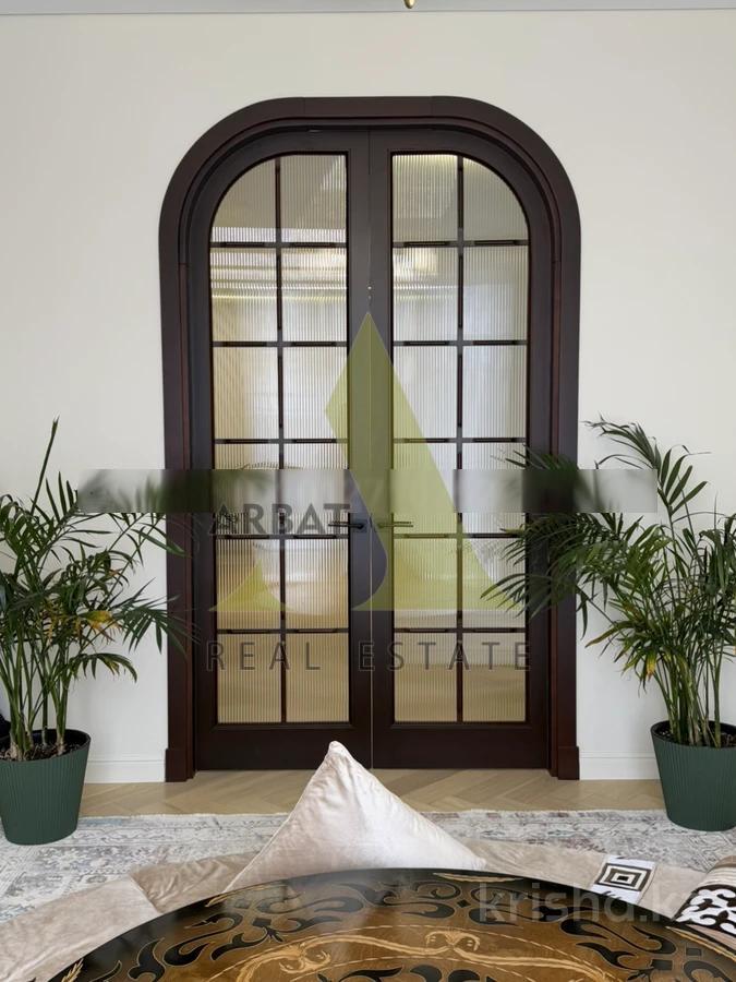 Фото Квартира, 5 комн, 210 м², 2/6 эт., 2013 г.п.