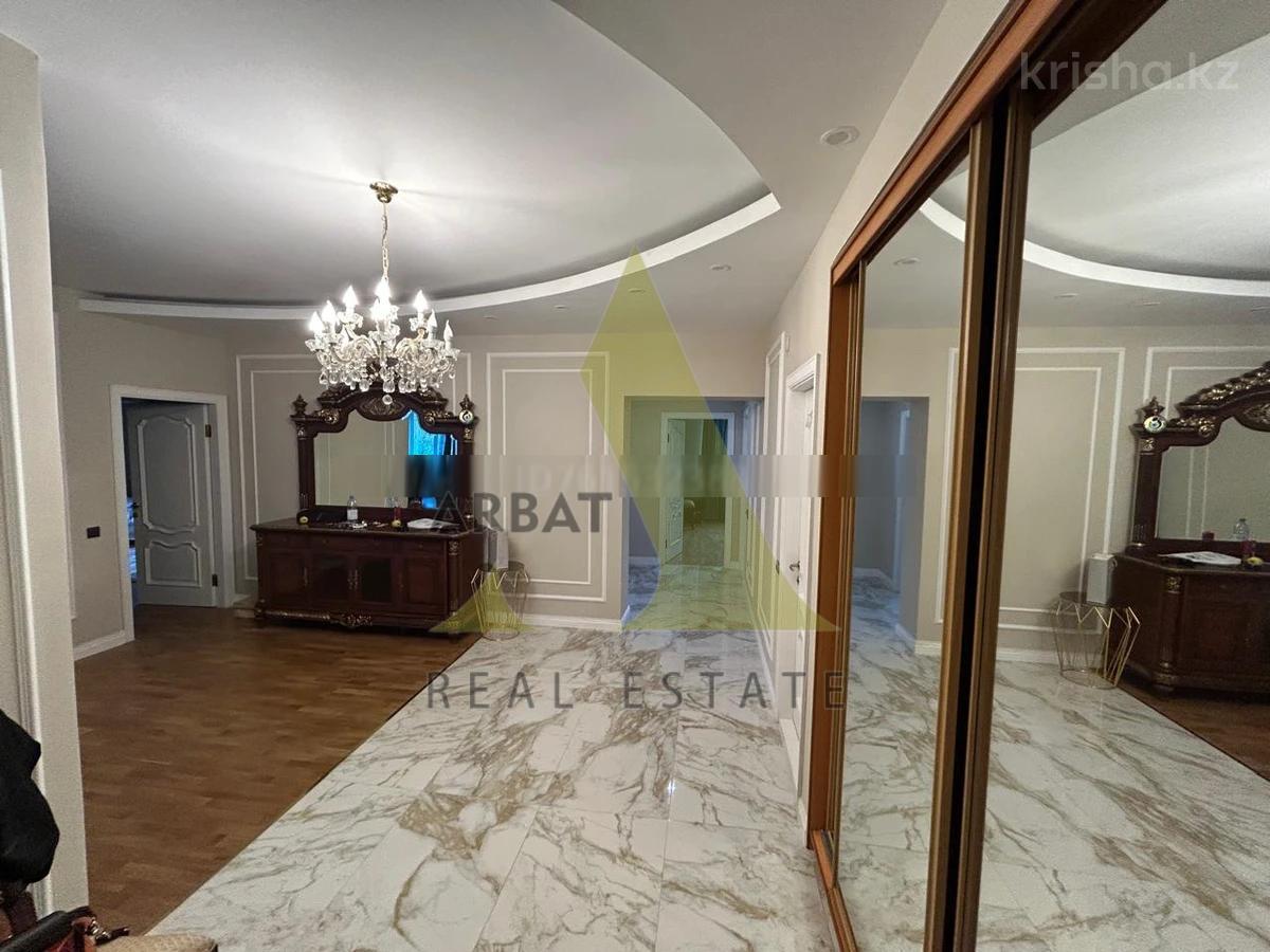 Фото Квартира, 4 комн, 185 м², 4/5 эт.