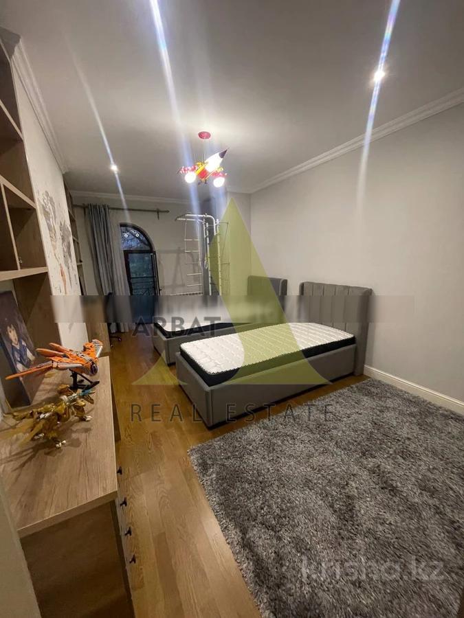 Фото Квартира, 8 комн, 433 м², 3/4 эт., 2011 г.п.