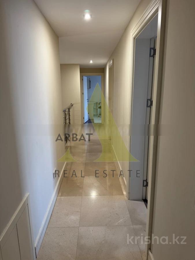 Фото Квартира, 5 комн, 220 м², 2 эт.
