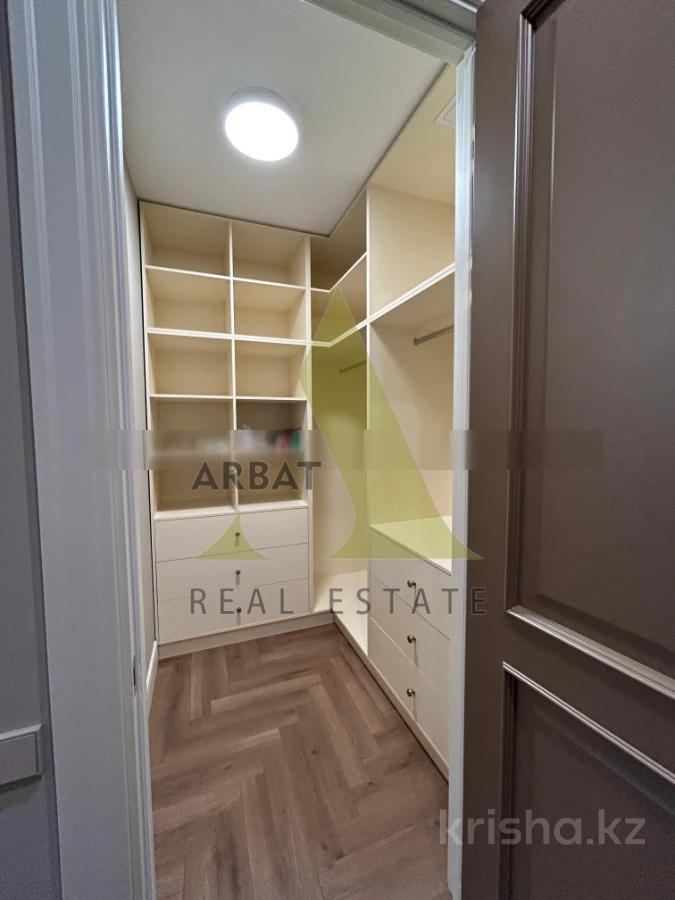 Фото Квартира, 4 комн, 150 м², 1/6 эт., 2012 г.п.