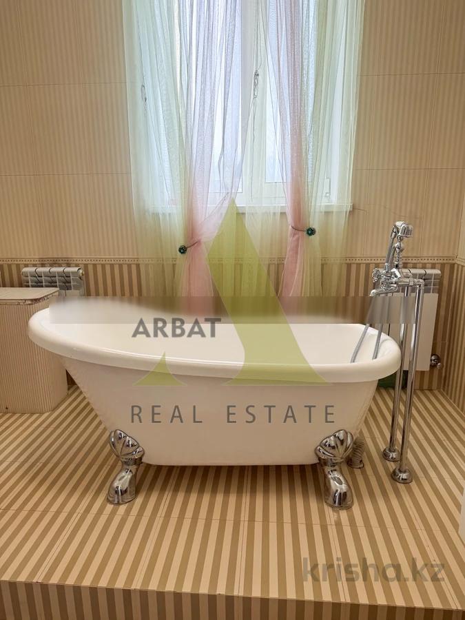 Фото Квартира, 6 комн, 400 м², 6/6 эт., 2010 г.п.