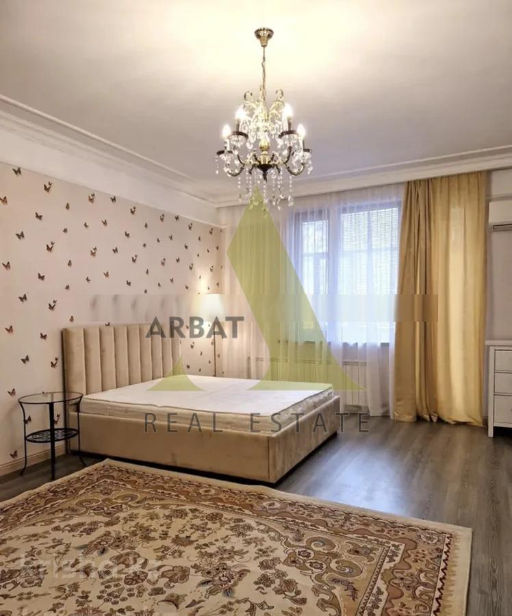 Фото Квартира, 4 комн, 210 м², 1/6 эт.