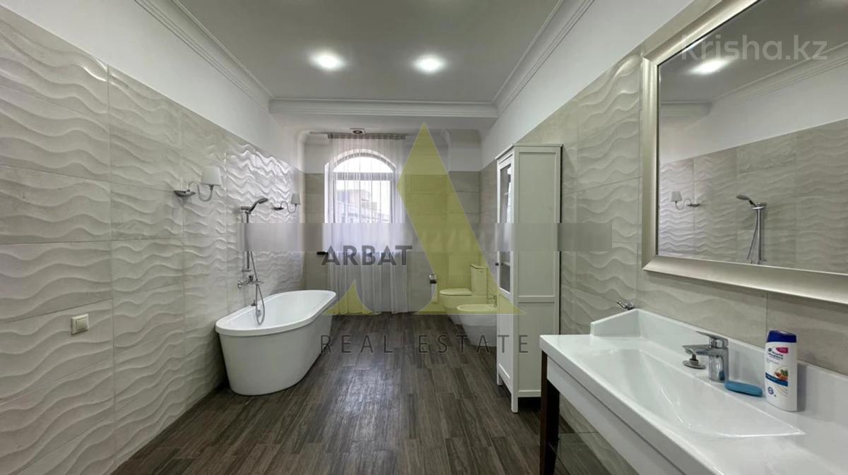 Фото Отдельный дом, 11 комн, 700м²