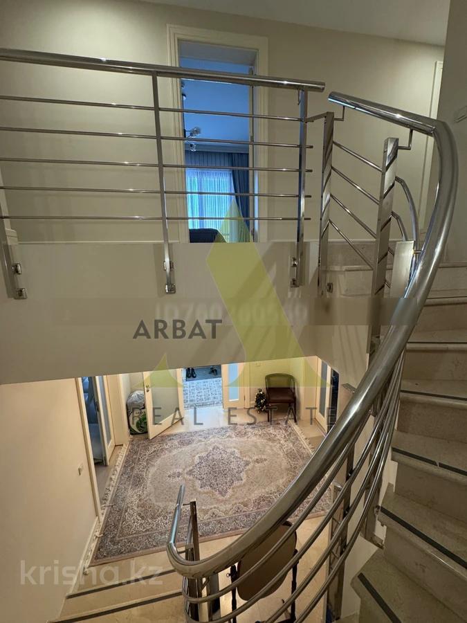 Фото Квартира, 5 комн, 220 м², 2 эт.