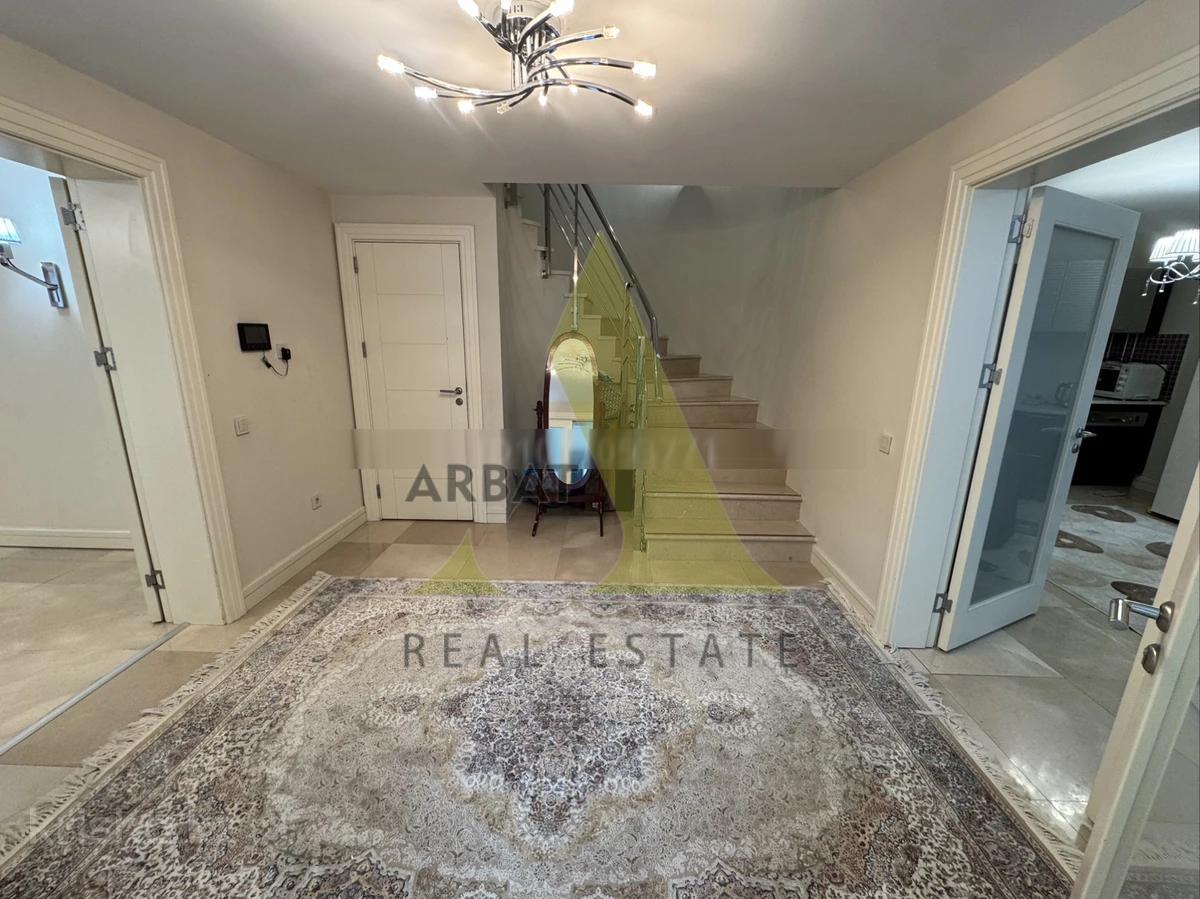 Фото Квартира, 5 комн, 220 м², 2 эт., 2007 г.п.