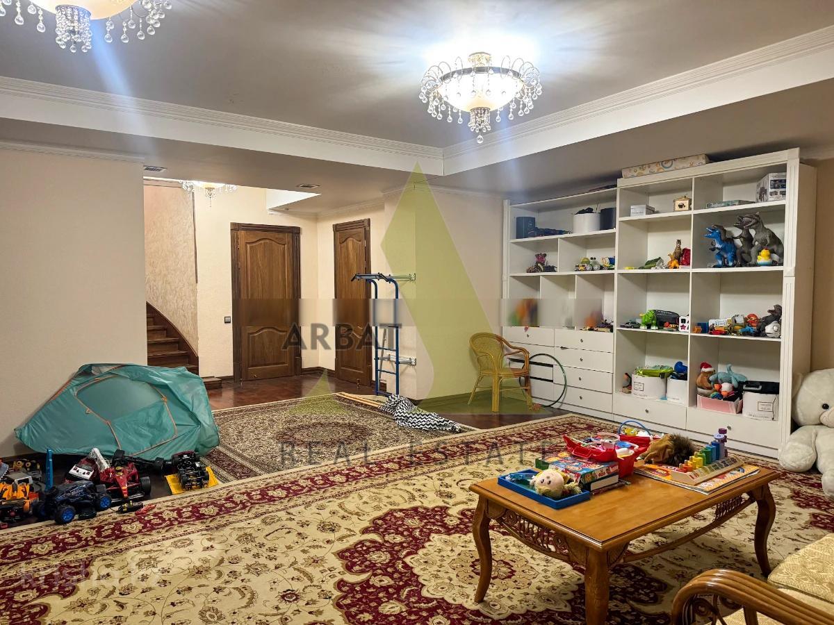 Фото Отдельный дом, 10 комн, 867.3м²