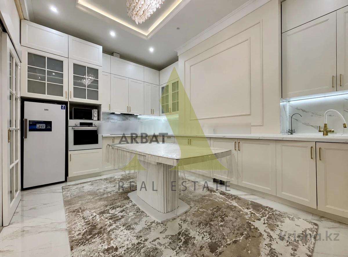 Фото Квартира, 3 комн, 110 м², 3/6 эт.