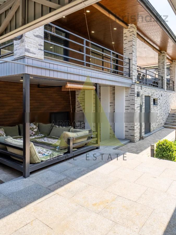 Фото Отдельный дом, 7 комн, 450м²