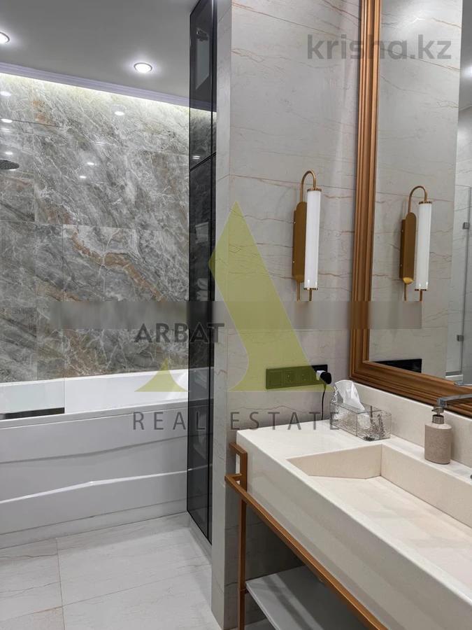 Фото Квартира, 3 комн, 80 м², 1/3 эт.