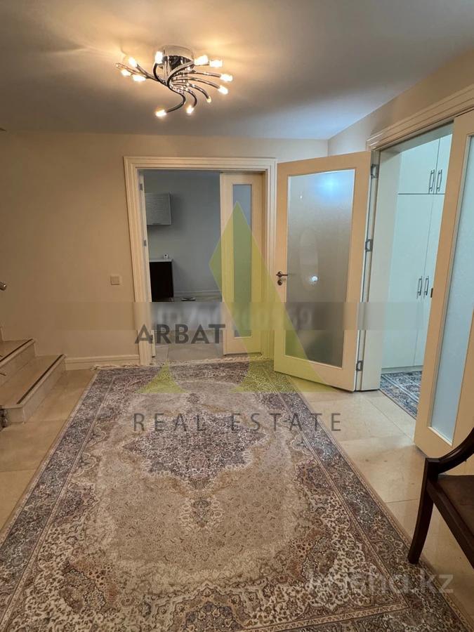 Фото Квартира, 5 комн, 220 м², 2 эт.