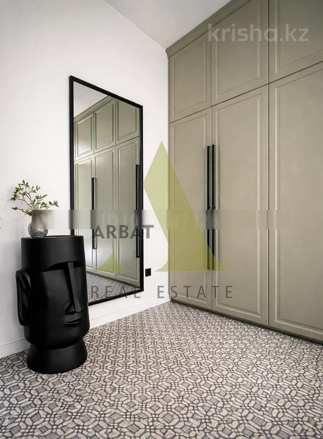 Фото Квартира, 5 комн, 240 м², 1/3 эт., 2019 г.п.