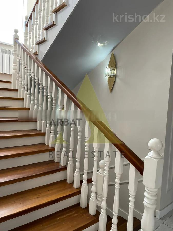 Фото Отдельный дом, 7 комн, 300м²