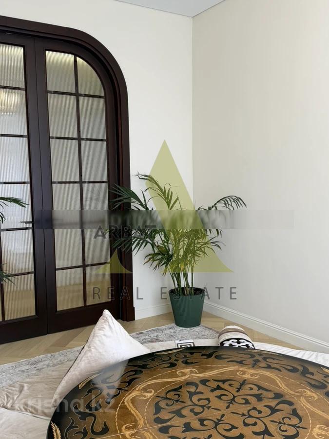 Фото Квартира, 5 комн, 210 м², 2/6 эт., 2013 г.п.