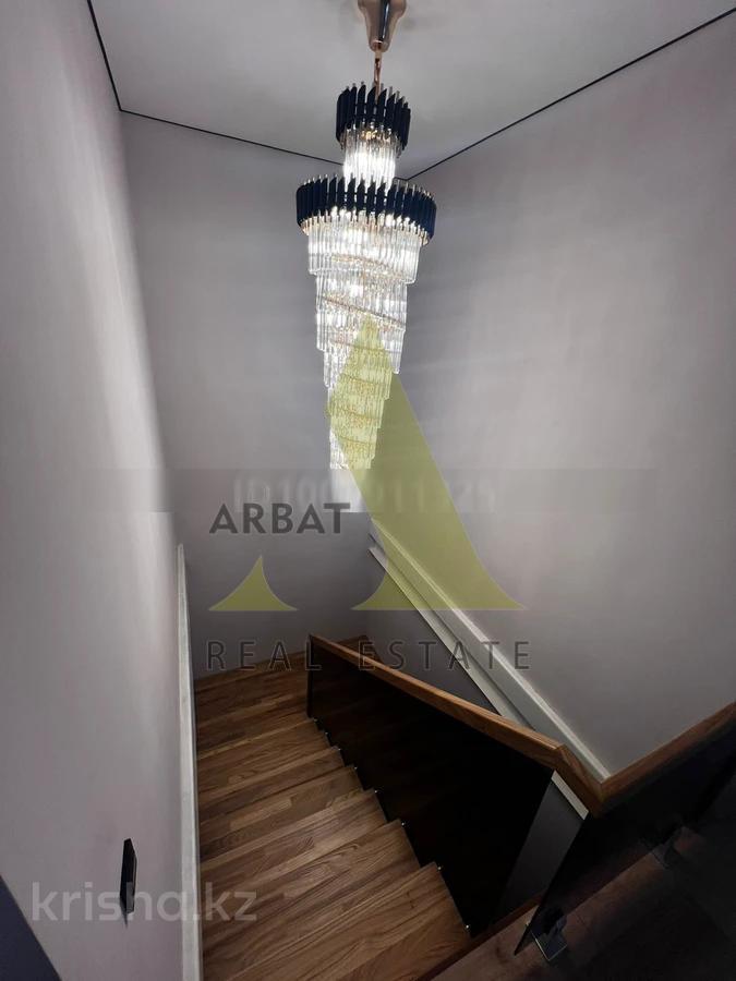 Фото Квартира, 5 комн, 227 м², 1/5 эт.