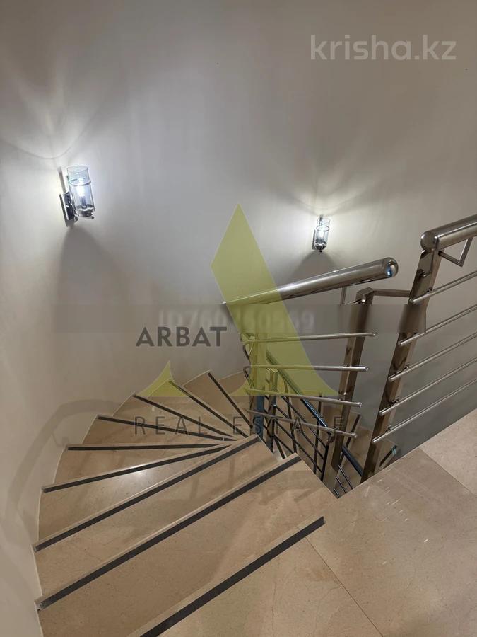 Фото Квартира, 5 комн, 220 м², 2 эт.