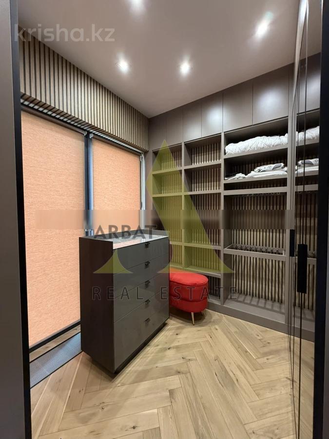 Фото Квартира, 3 комн, 170 м², 3/3 эт.