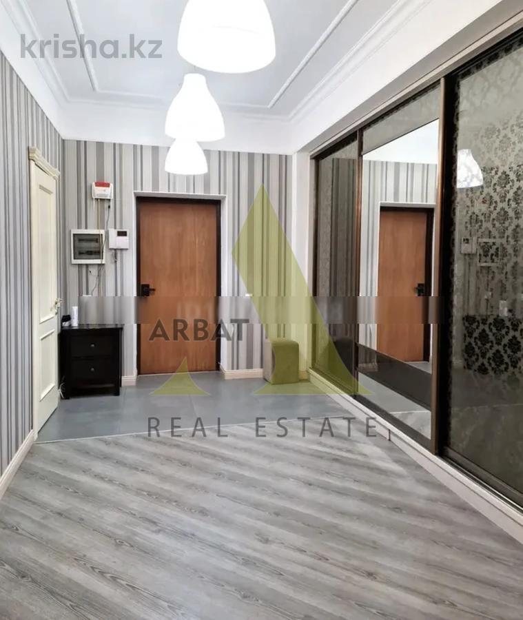 Фото Квартира, 4 комн, 210 м², 1/6 эт.