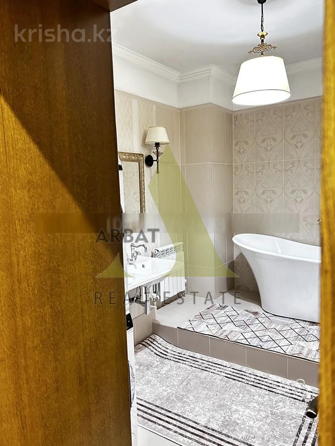 Фото Квартира, 5 комн, 450 м², 3/5 эт., 2011 г.п.