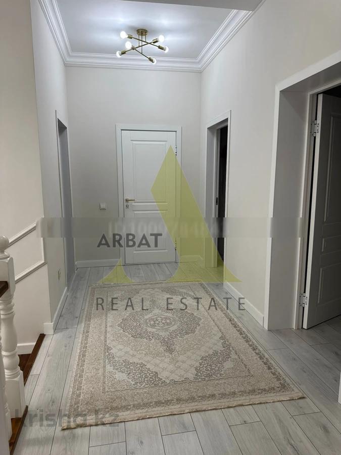 Фото Отдельный дом, 7 комн, 300м²