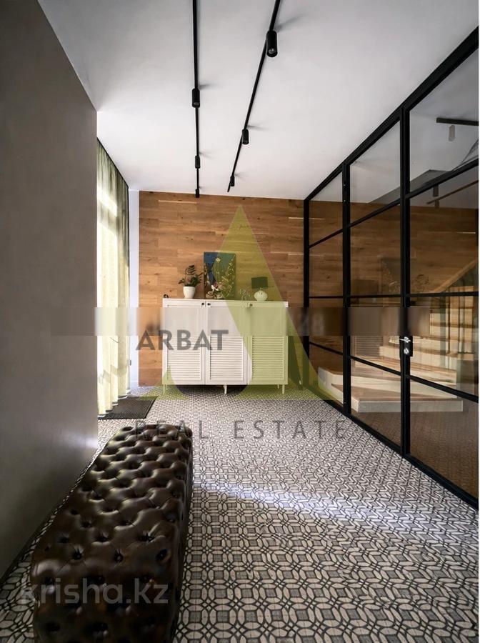Фото Квартира, 5 комн, 240 м², 1/3 эт., 2019 г.п.