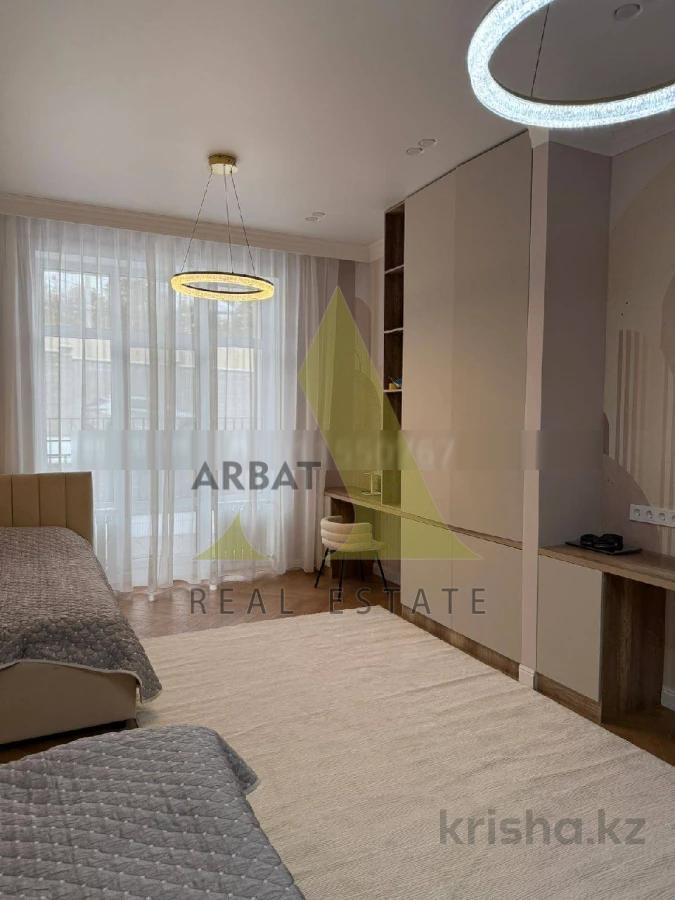 Фото Квартира, 4 комн, 140 м², 1/4 эт.