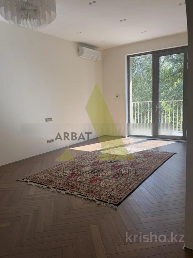 Фото Квартира, 3 комн, 100 м², 2/3 эт.