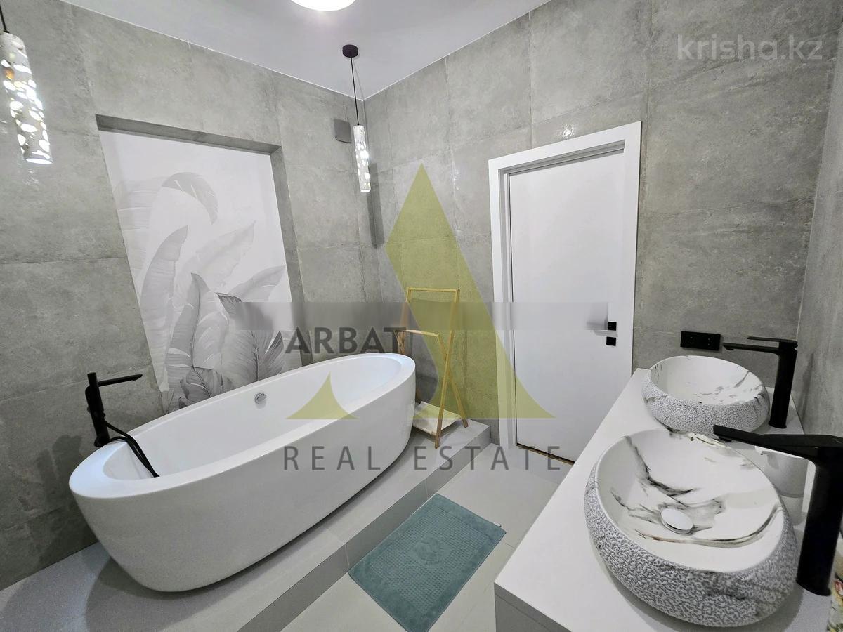 Фото Квартира, 4 комн, 160 м², 3/4 эт., 2006 г.п.