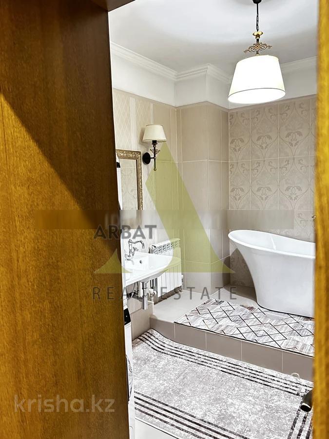 Фото Квартира, 7 комн, 450 м², 3/4 эт.