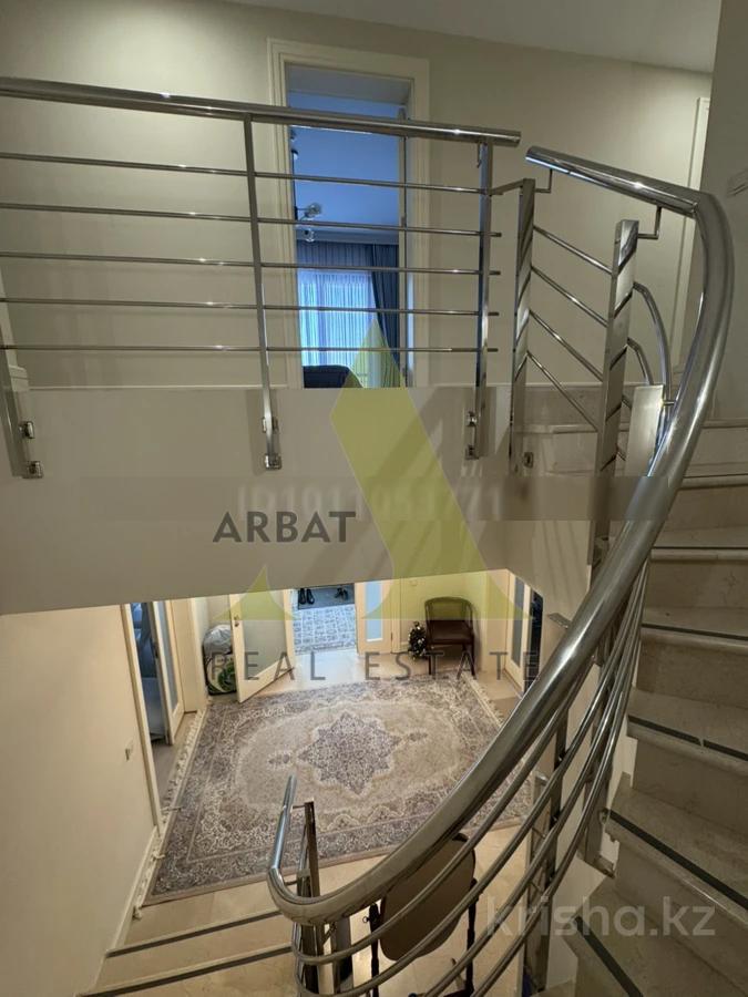 Фото Квартира, 5 комн, 220 м², 2 эт., 2007 г.п.