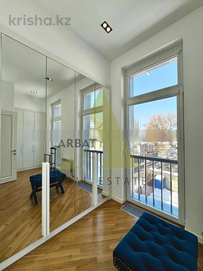Фото Квартира, 4 комн, 210 м², 2/3 эт., 2020 г.п.